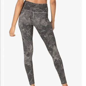 Beyond Yoga Pants - Beyond Yoga Fossilized High Waisted Midi Legging Beyond Yoga Pants - Beyond Yoga Fossilized High Waisted Midi Legging